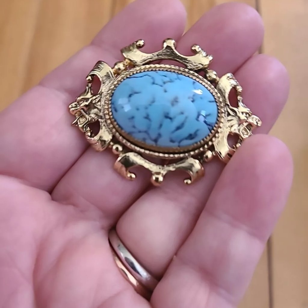 NewOld Vintage Whiting Davis Goldtone Brooch 45$
